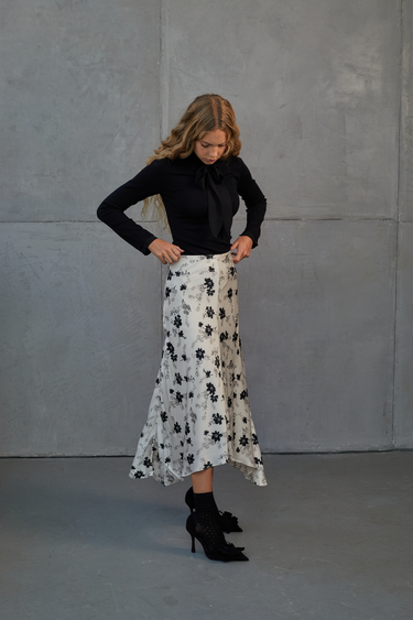 חצאית אסימטרית חגיגית