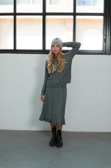 חצאית סריג צמות