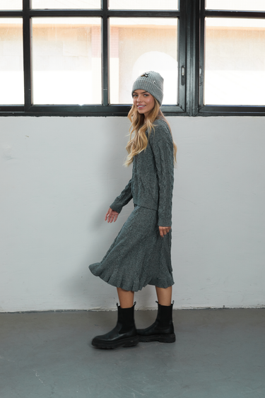 חצאית סריג צמות