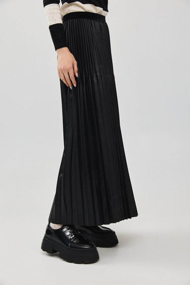 חצאית פליסה עור BLACK