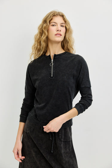 חולצת וואש עם רוכסן BLACK