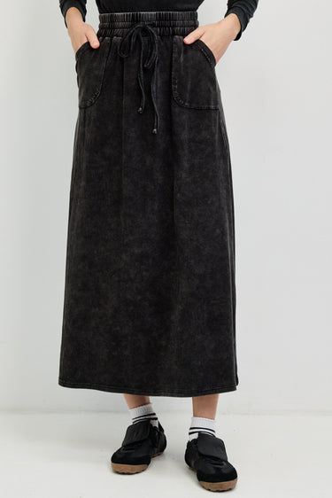 חצאית וואש גזרת A עם כיסים BLACK
