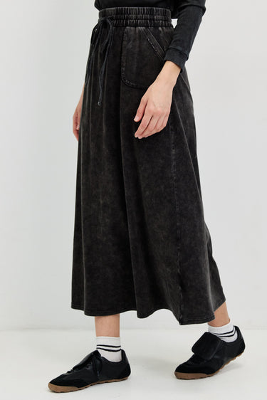 חצאית וואש גזרת A עם כיסים BLACK