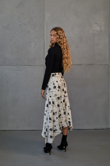 חצאית אסימטרית חגיגית