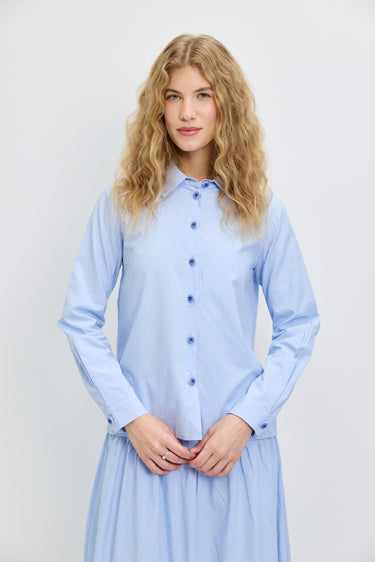 חולצת כפתורים עם רקמה SKY BLUE