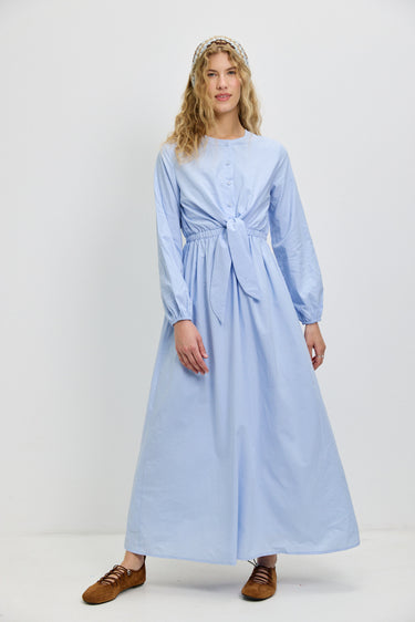 שמלה עם גומי וקשירה במותן SKY BLUE