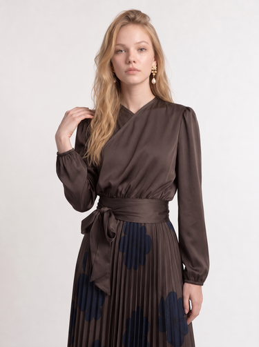 חולצת מעטפת סאטן BROWN