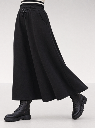 חצאית בגזרת A עם שרוך BLACK