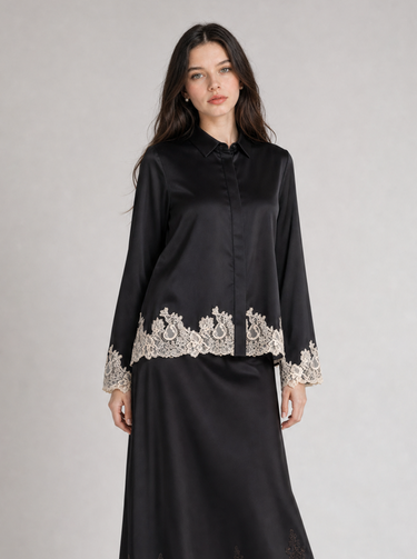 חולצת סאטן בשילוב תחרה BLACK