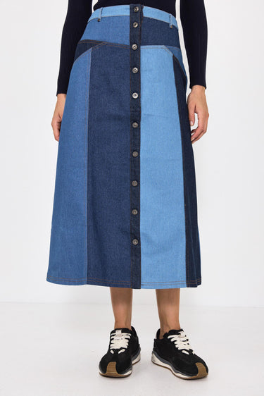 חצאית ג'ינס עם כפתרה