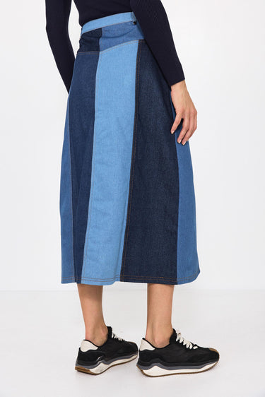 חצאית ג'ינס עם כפתרה